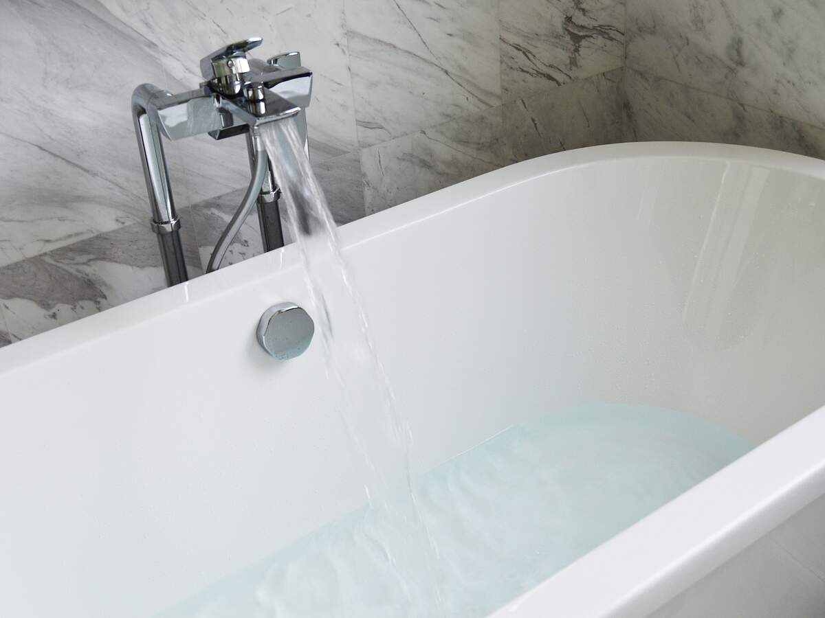 https://static.checkiday.com/img/1200/bathtub-890227.jpg